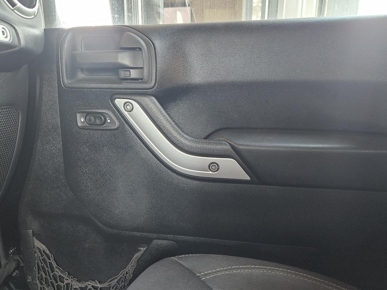 Jeep Wrangler Unlimited 4WD 4dr Rubicon 2014