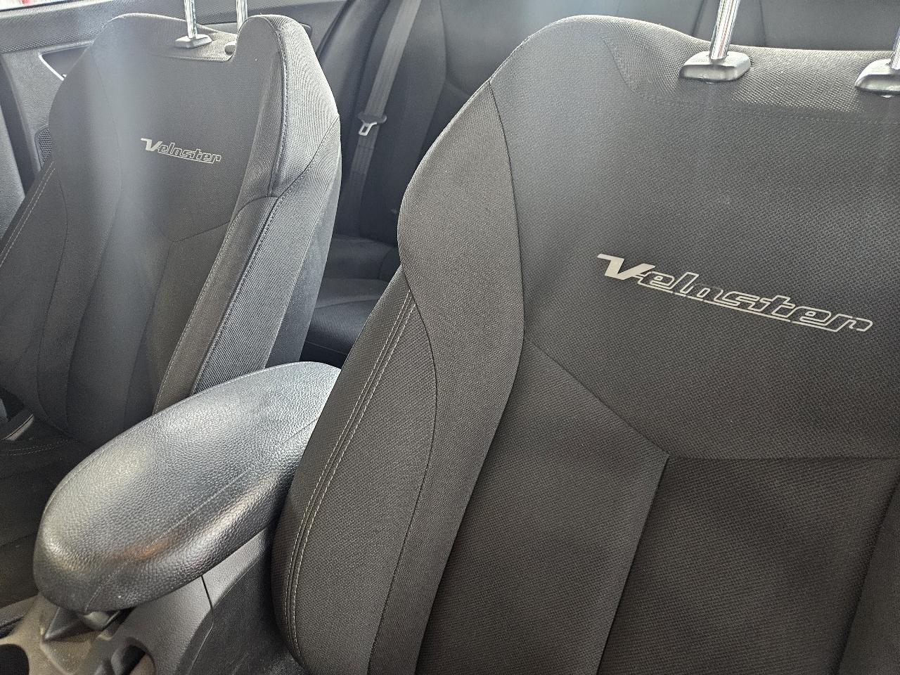 Hyundai Veloster 3dr Cpe Auto w/Black Int 2014