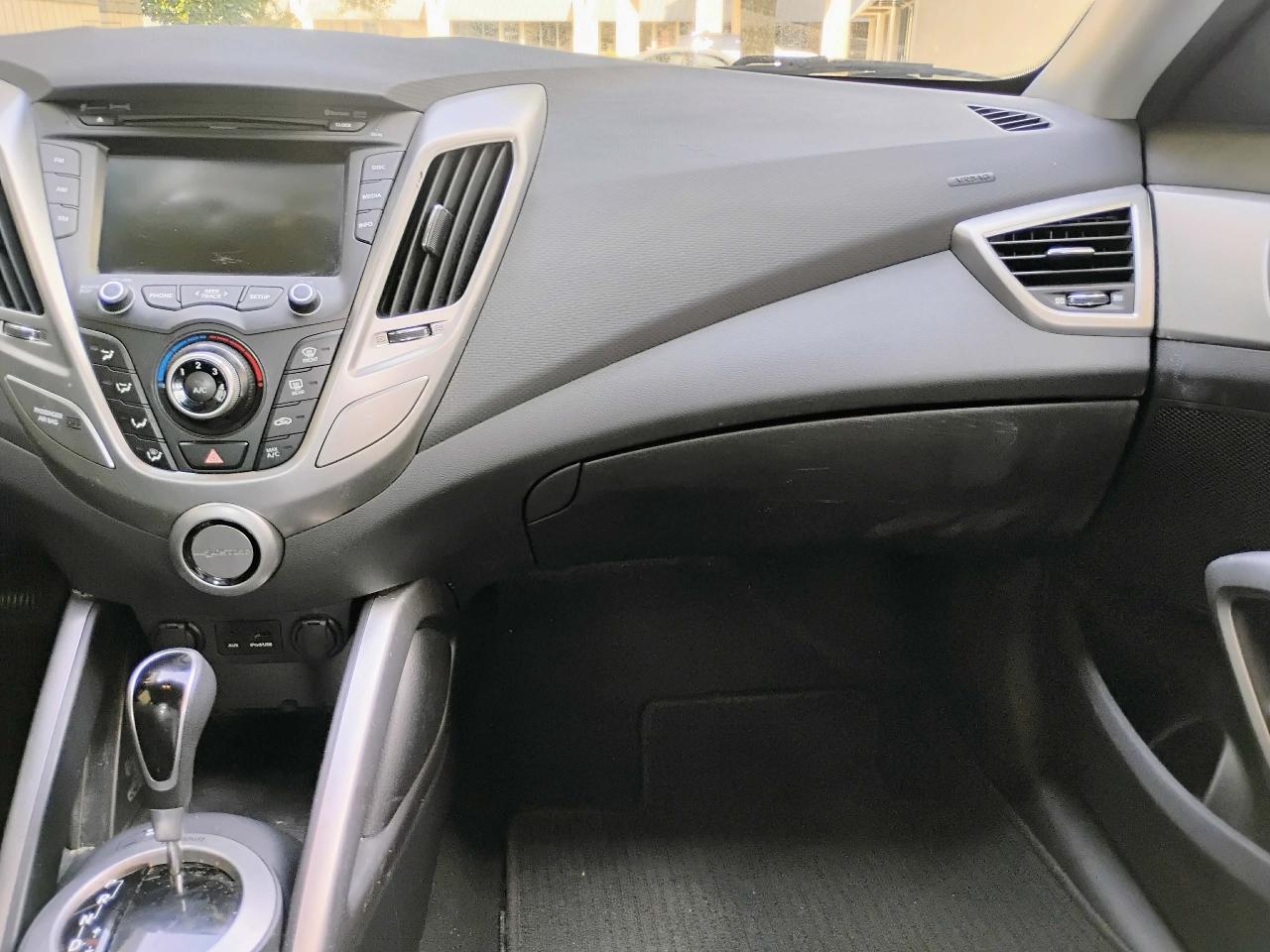 Hyundai Veloster 3dr Cpe Auto w/Black Int 2014