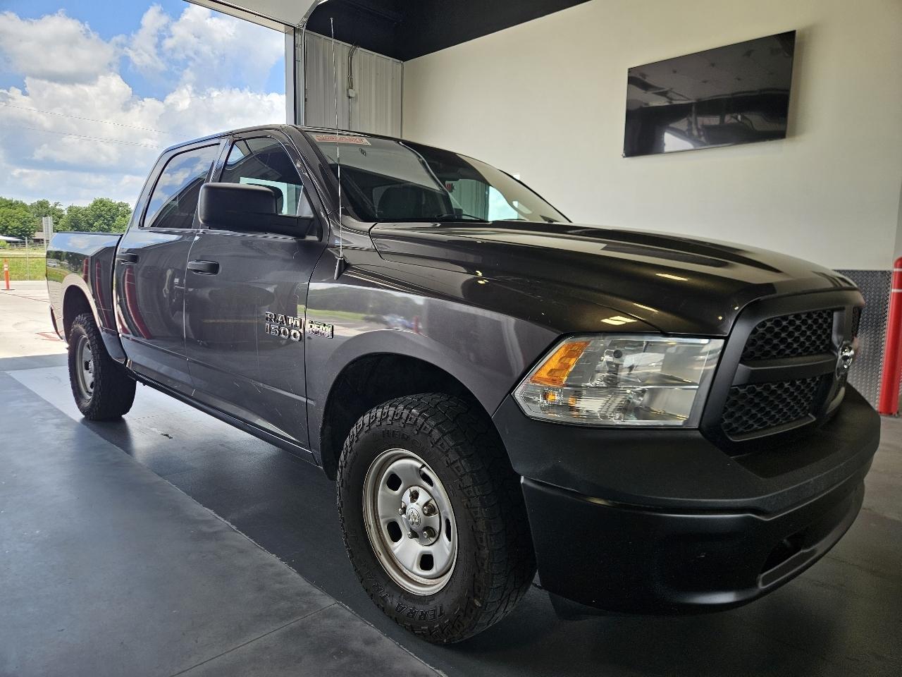 RAM 1500 4WD Crew Cab 140.5" SLT 2018