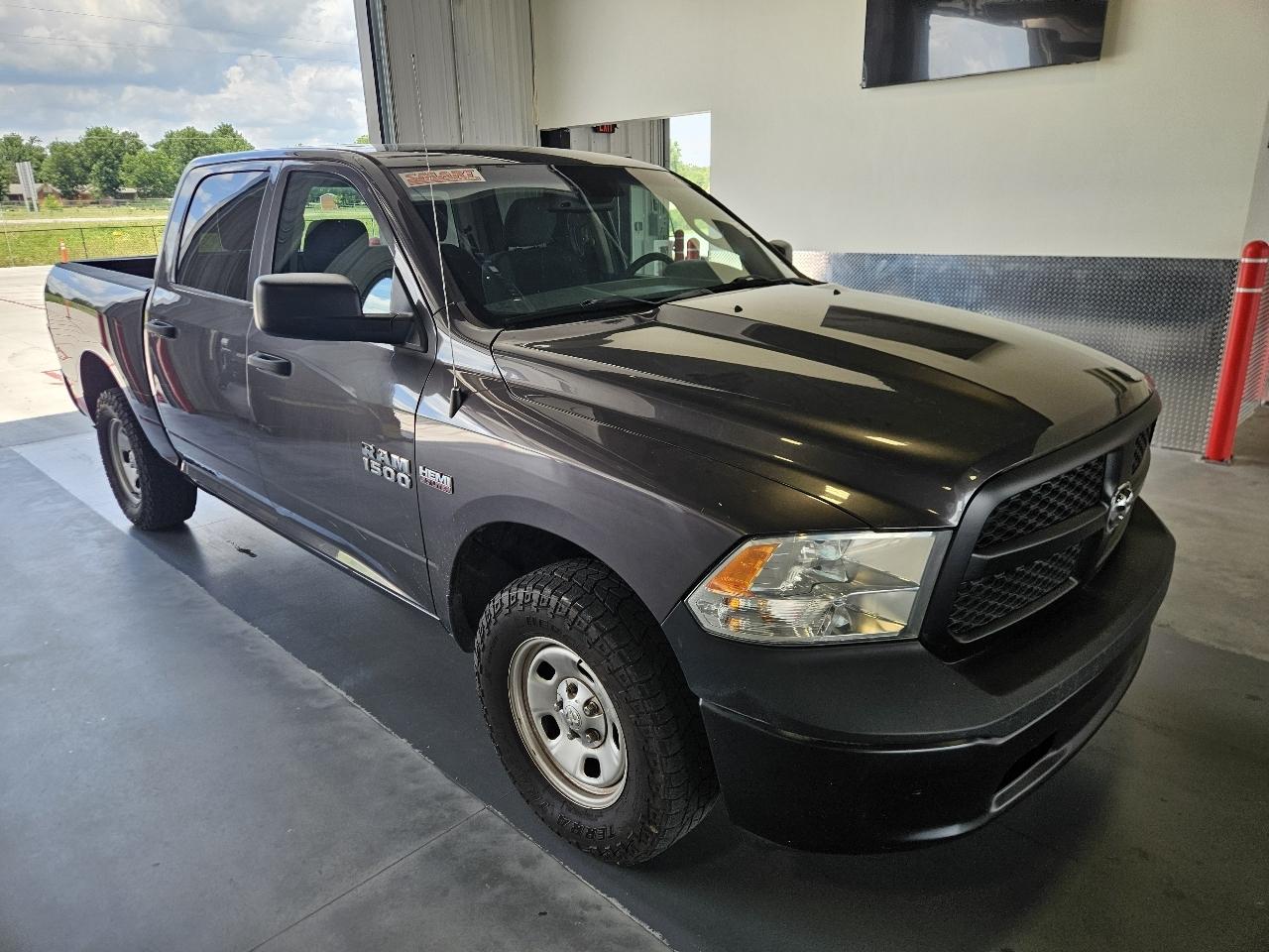 RAM 1500 4WD Crew Cab 140.5" SLT 2018