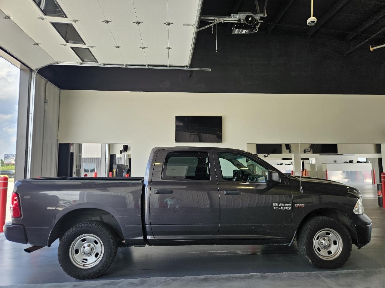RAM 1500 4WD Crew Cab 140.5" SLT 2018