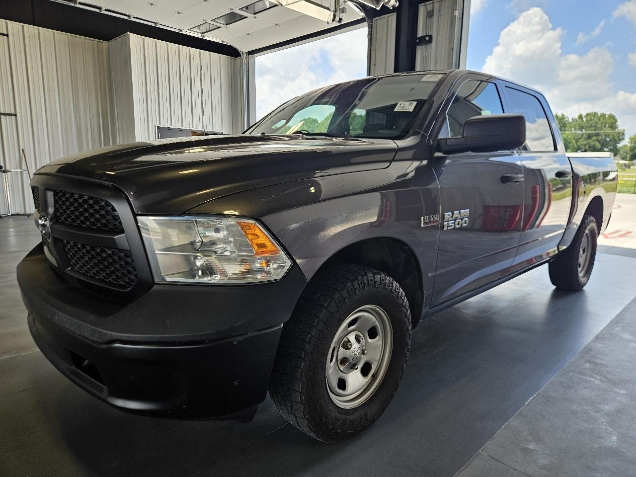 RAM 1500 4WD Crew Cab 140.5" SLT 2018