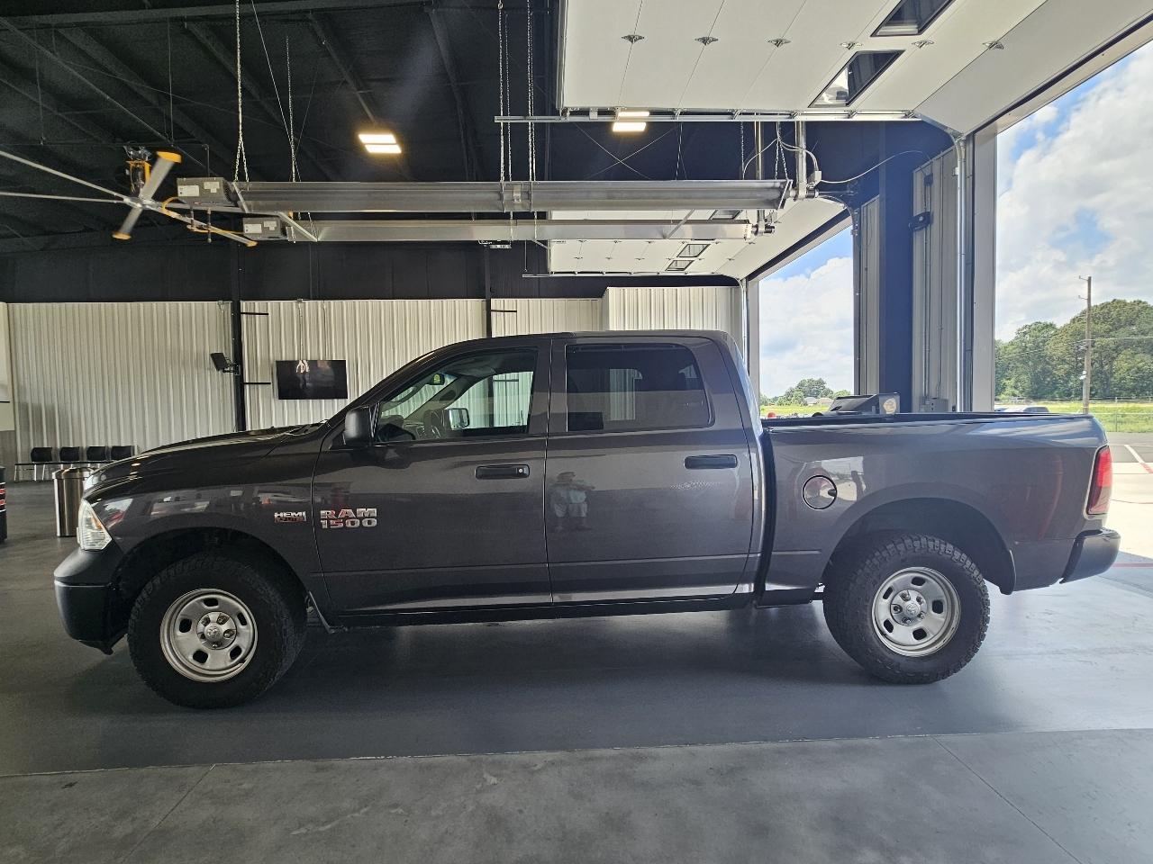 RAM 1500 4WD Crew Cab 140.5" SLT 2018