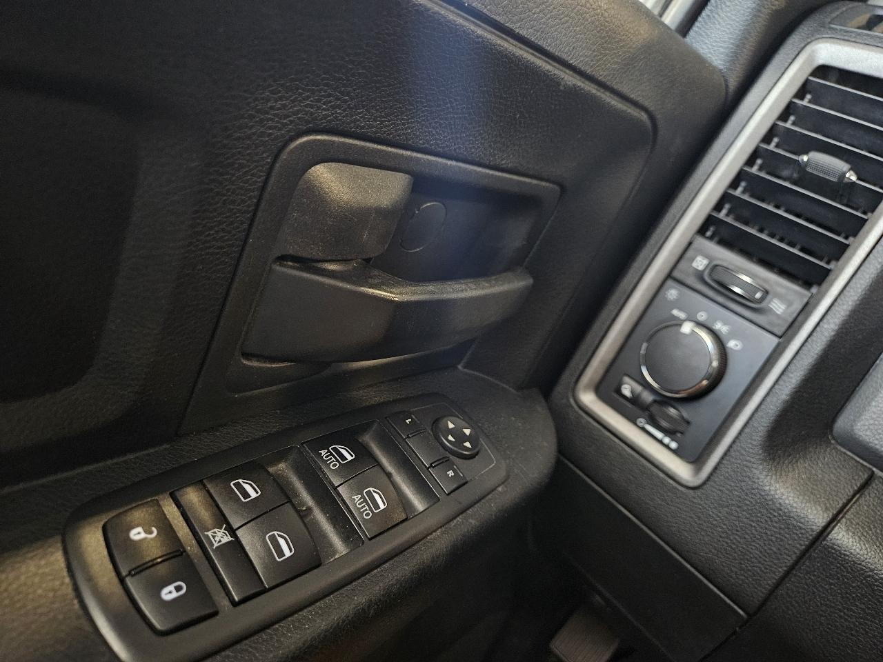 RAM 1500 4WD Crew Cab 140.5" SLT 2018