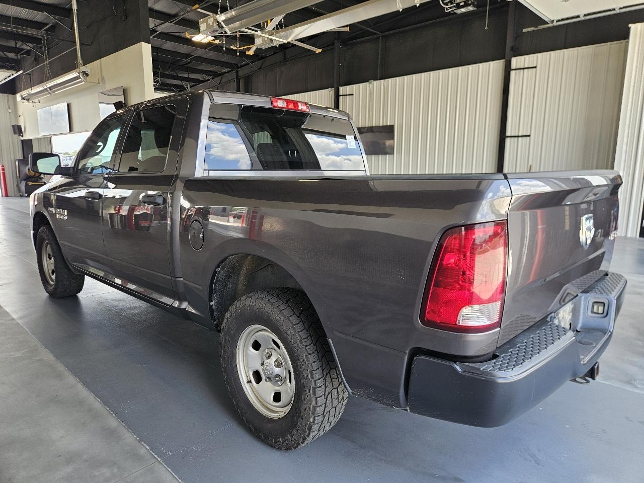 RAM 1500 4WD Crew Cab 140.5" SLT 2018