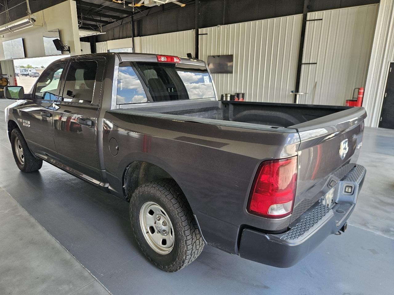 RAM 1500 4WD Crew Cab 140.5" SLT 2018