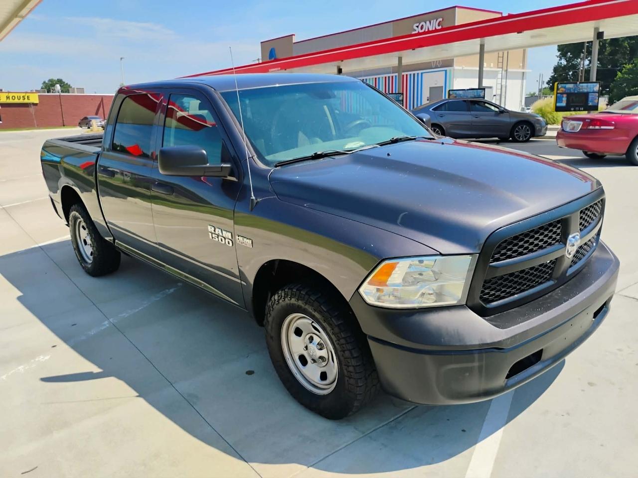 RAM 1500 4WD Crew Cab 140.5" SLT 2018