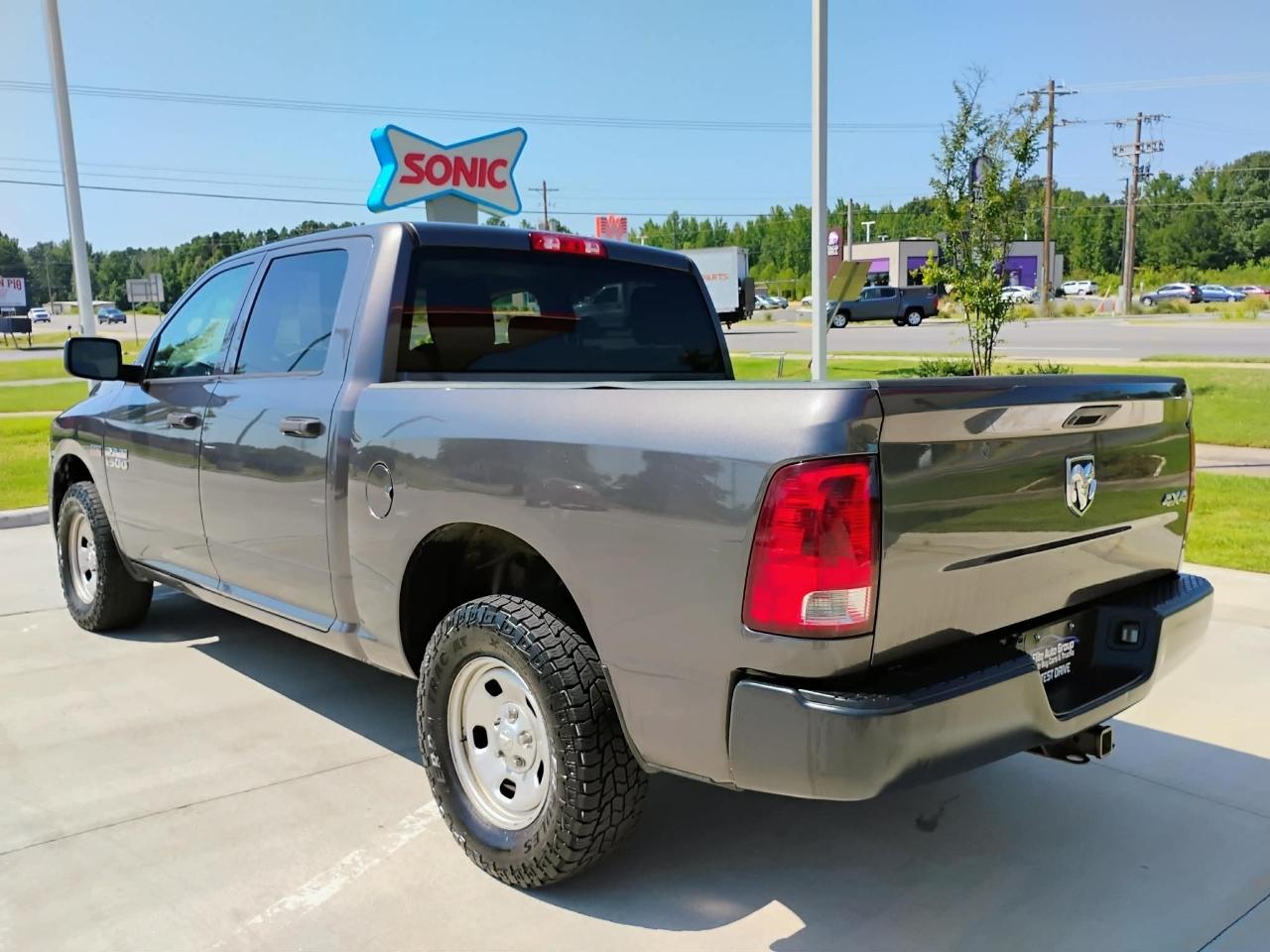 RAM 1500 4WD Crew Cab 140.5" SLT 2018