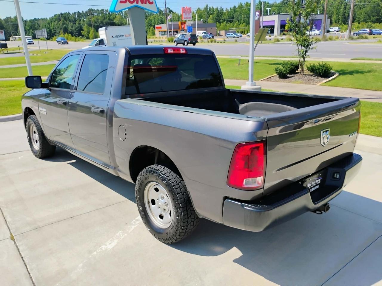 RAM 1500 4WD Crew Cab 140.5" SLT 2018