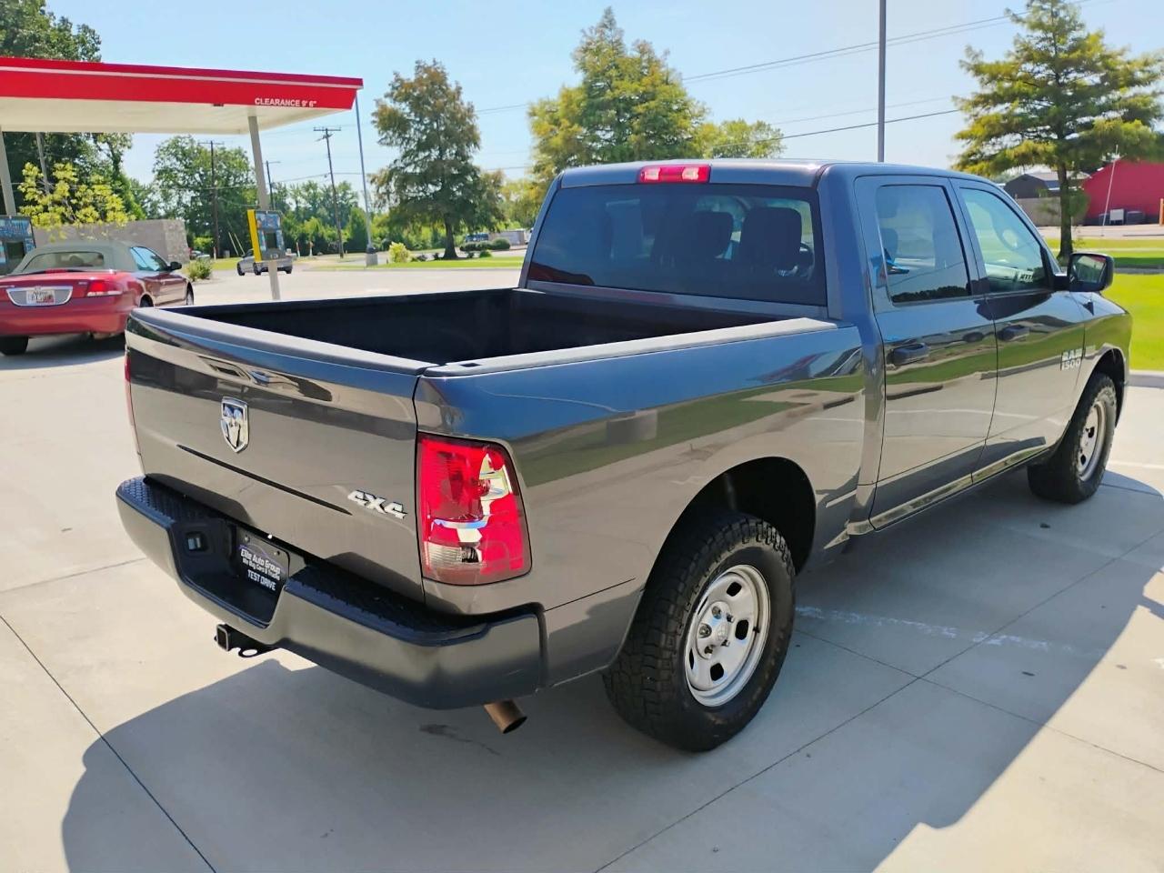 RAM 1500 4WD Crew Cab 140.5" SLT 2018