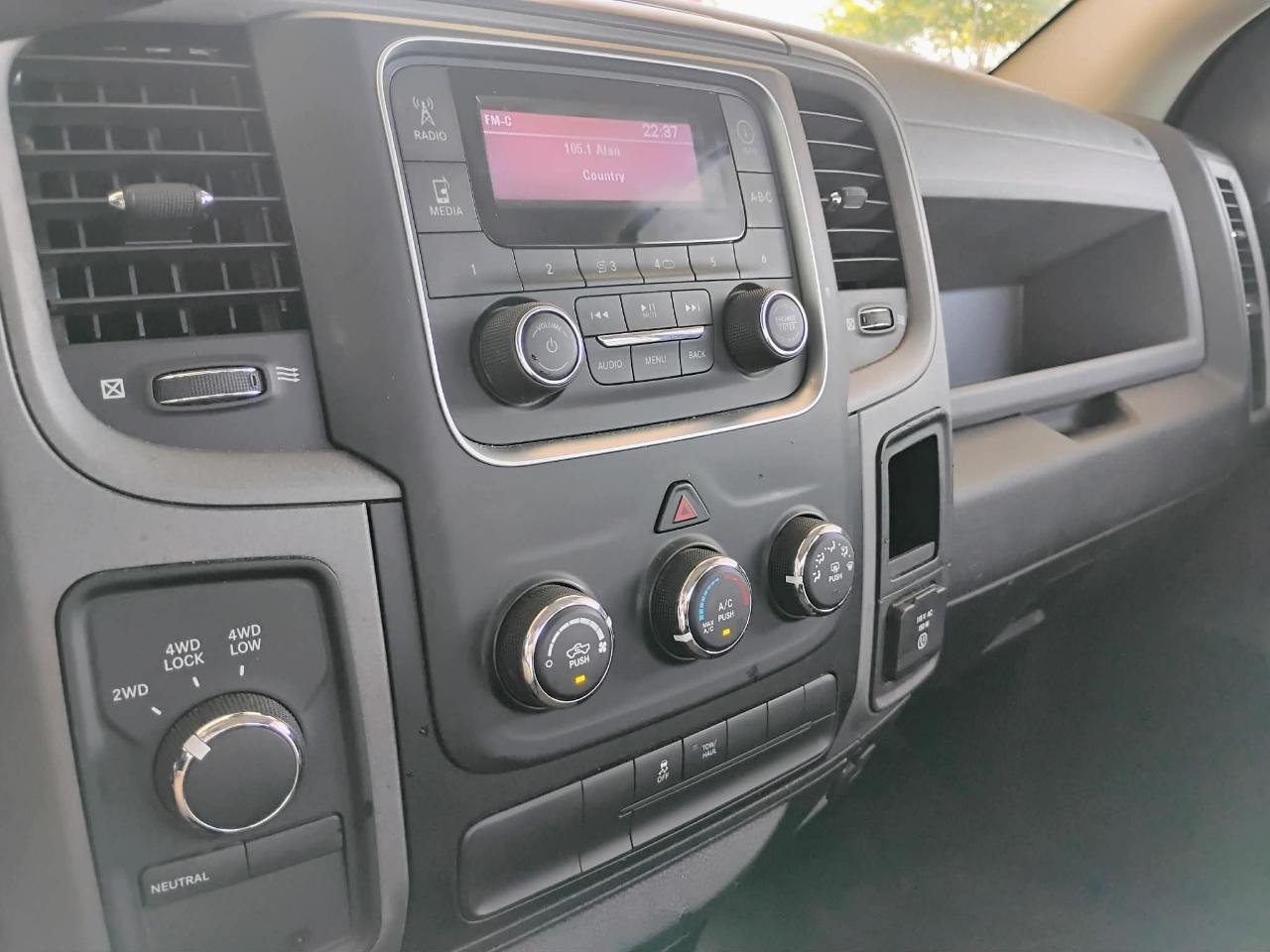 RAM 1500 4WD Crew Cab 140.5" SLT 2018