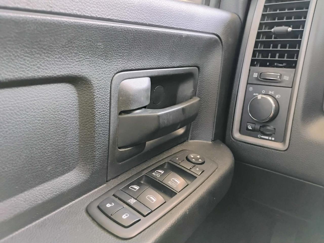RAM 1500 4WD Crew Cab 140.5" SLT 2018