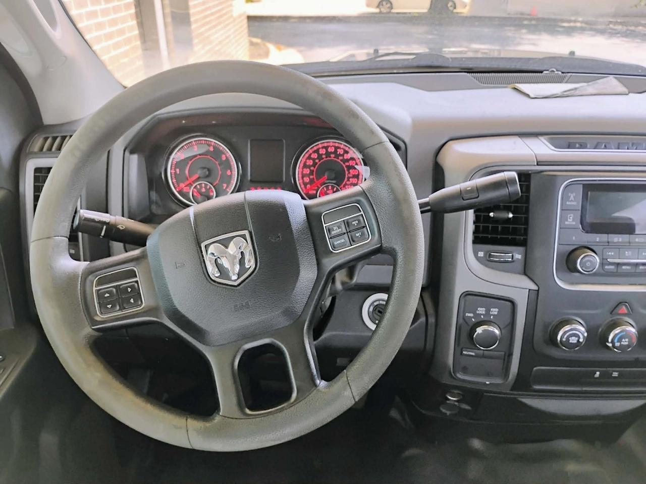RAM 1500 4WD Crew Cab 140.5" SLT 2018