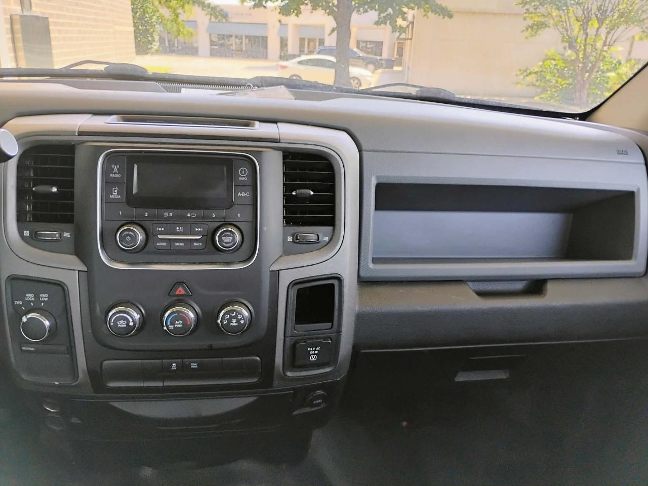 RAM 1500 4WD Crew Cab 140.5" SLT 2018
