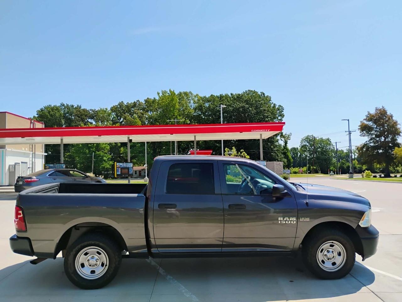 RAM 1500 4WD Crew Cab 140.5" SLT 2018