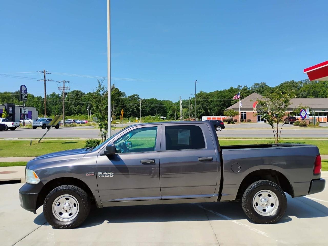 RAM 1500 4WD Crew Cab 140.5" SLT 2018