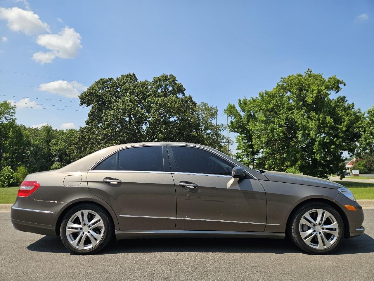Mercedes-Benz E-Class 4dr Sdn E 550 Sport RWD 2010