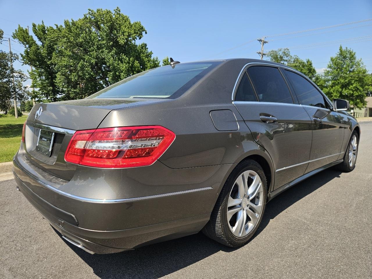 Mercedes-Benz E-Class 4dr Sdn E 550 Sport RWD 2010