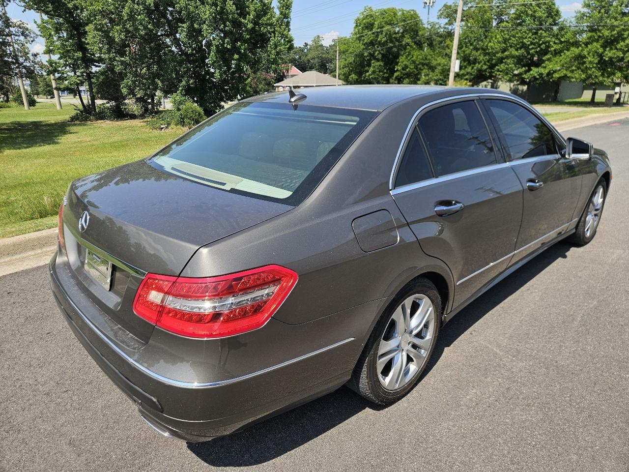 Mercedes-Benz E-Class 4dr Sdn E 550 Sport RWD 2010