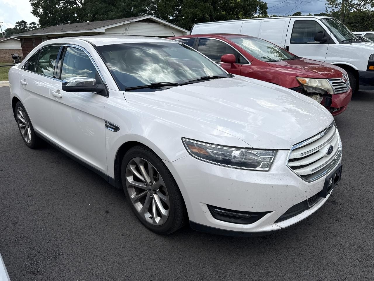 Ford Taurus Limited FWD 2018