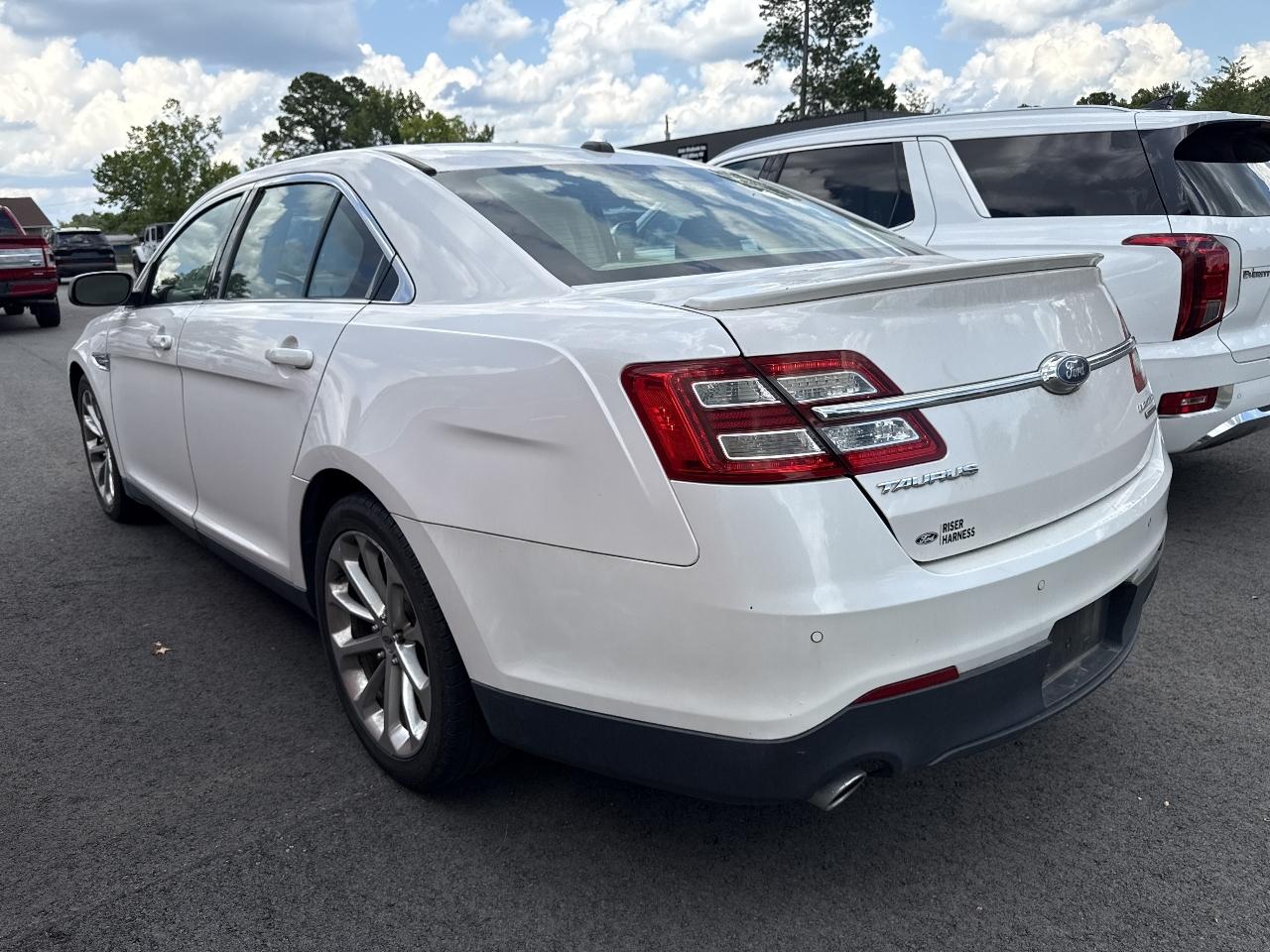 Ford Taurus Limited FWD 2018