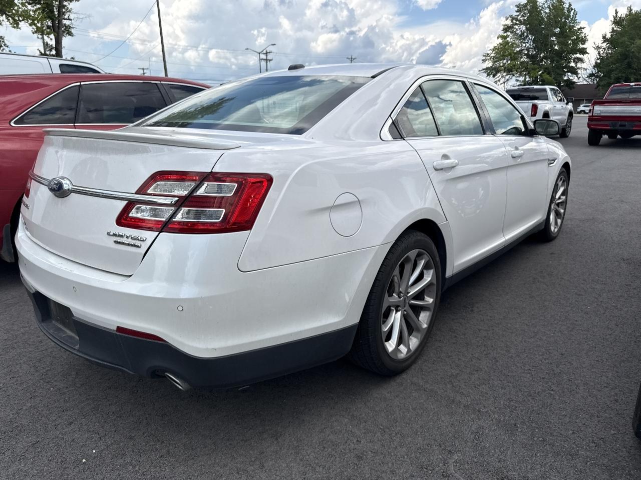 Ford Taurus Limited FWD 2018