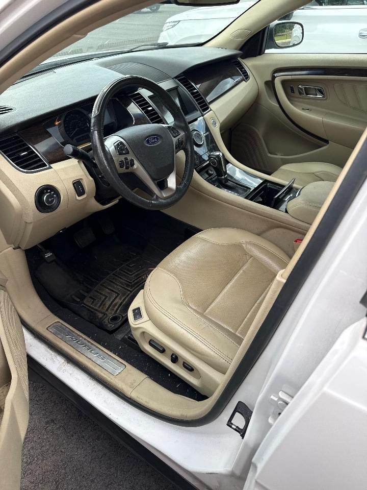 Ford Taurus Limited FWD 2018