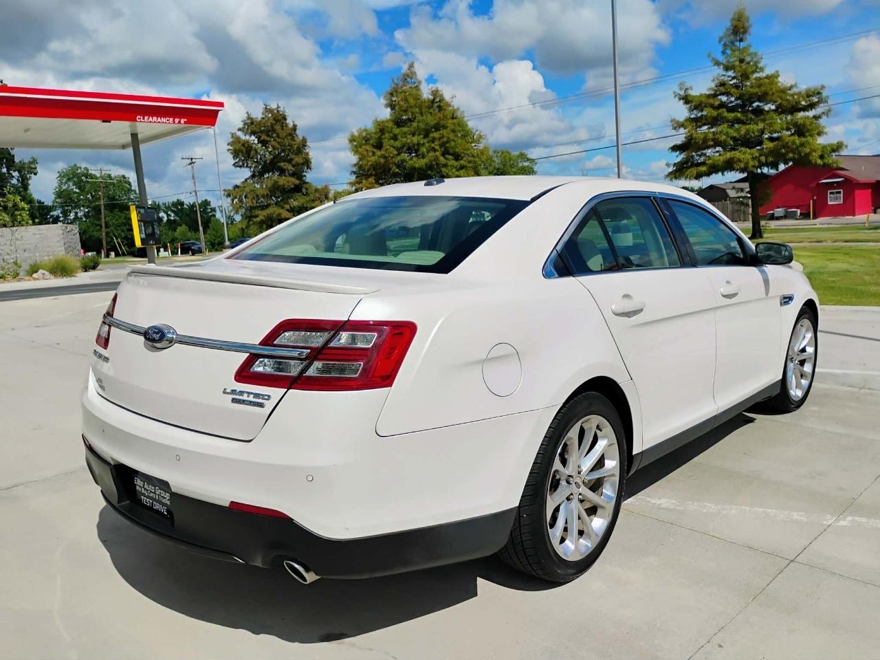 Ford Taurus Limited FWD 2018