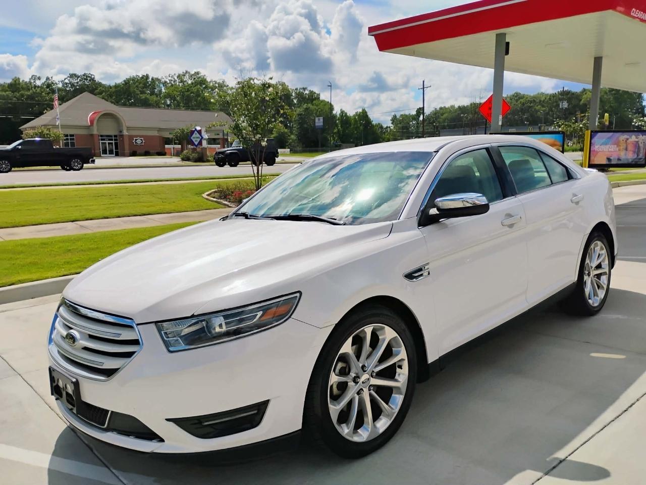 Ford Taurus Limited FWD 2018