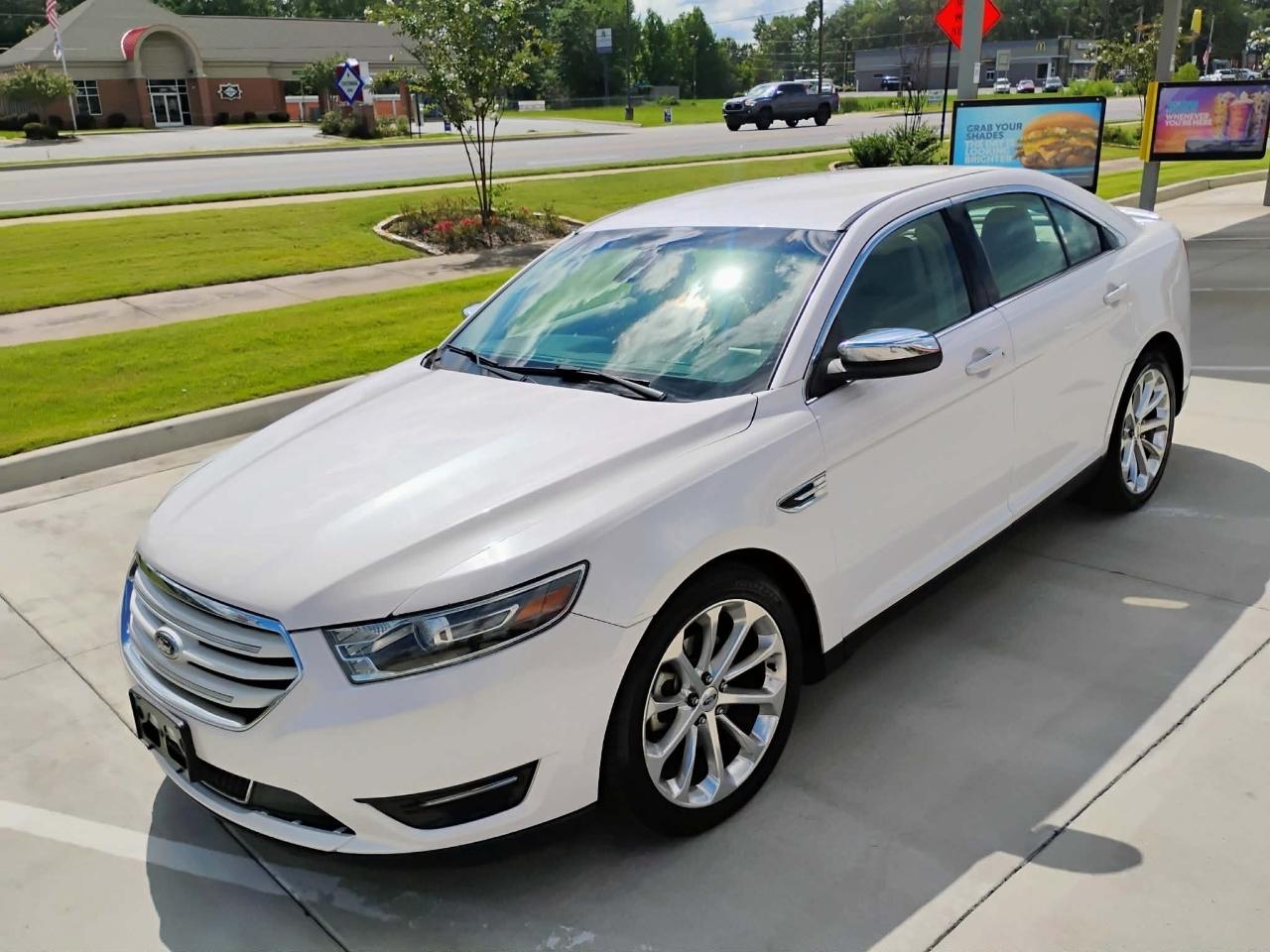 Ford Taurus Limited FWD 2018
