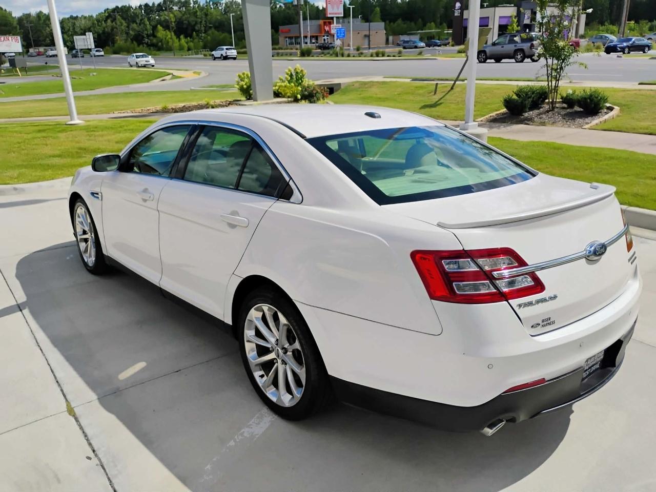 Ford Taurus Limited FWD 2018