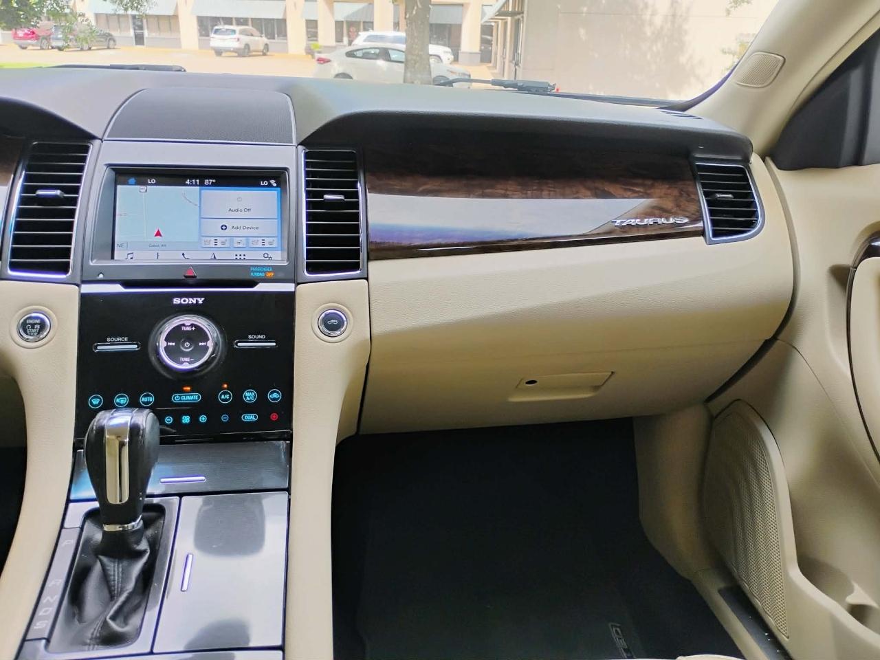 Ford Taurus Limited FWD 2018