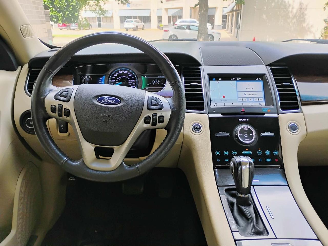 Ford Taurus Limited FWD 2018