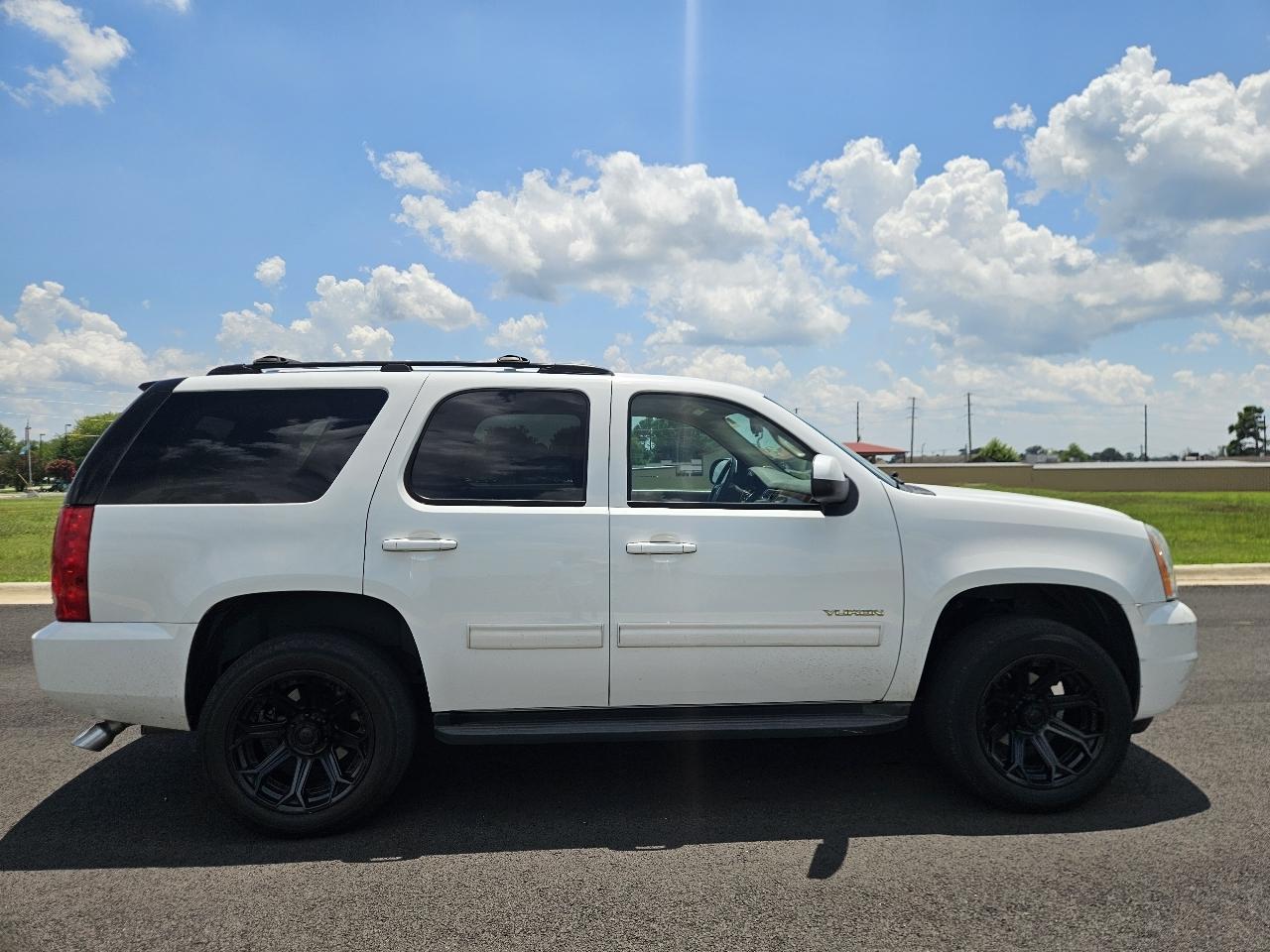 GMC Yukon 2WD 4dr 1500 SLE 2010