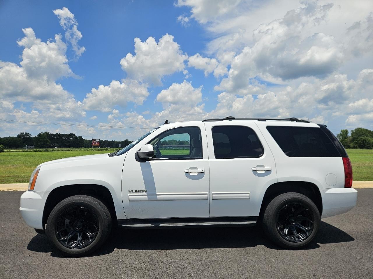 GMC Yukon 2WD 4dr 1500 SLE 2010