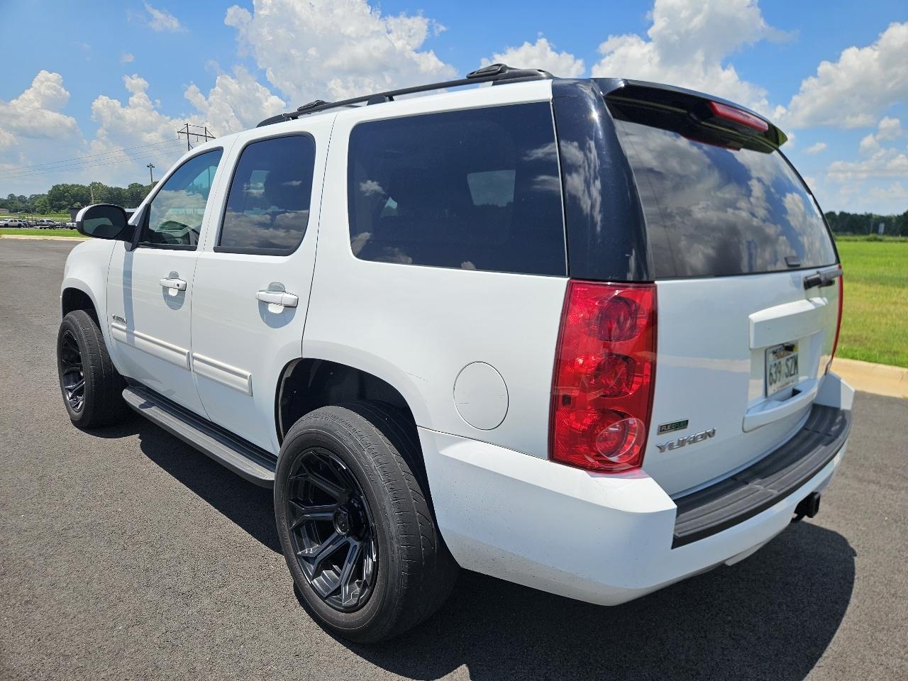 GMC Yukon 2WD 4dr 1500 SLE 2010