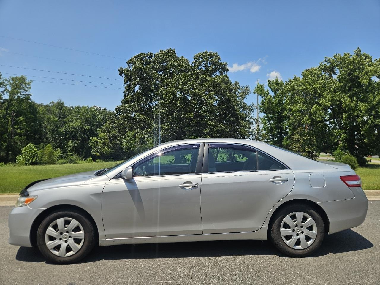 Toyota Camry 4dr Sdn I4 Man LE (Natl) 2011