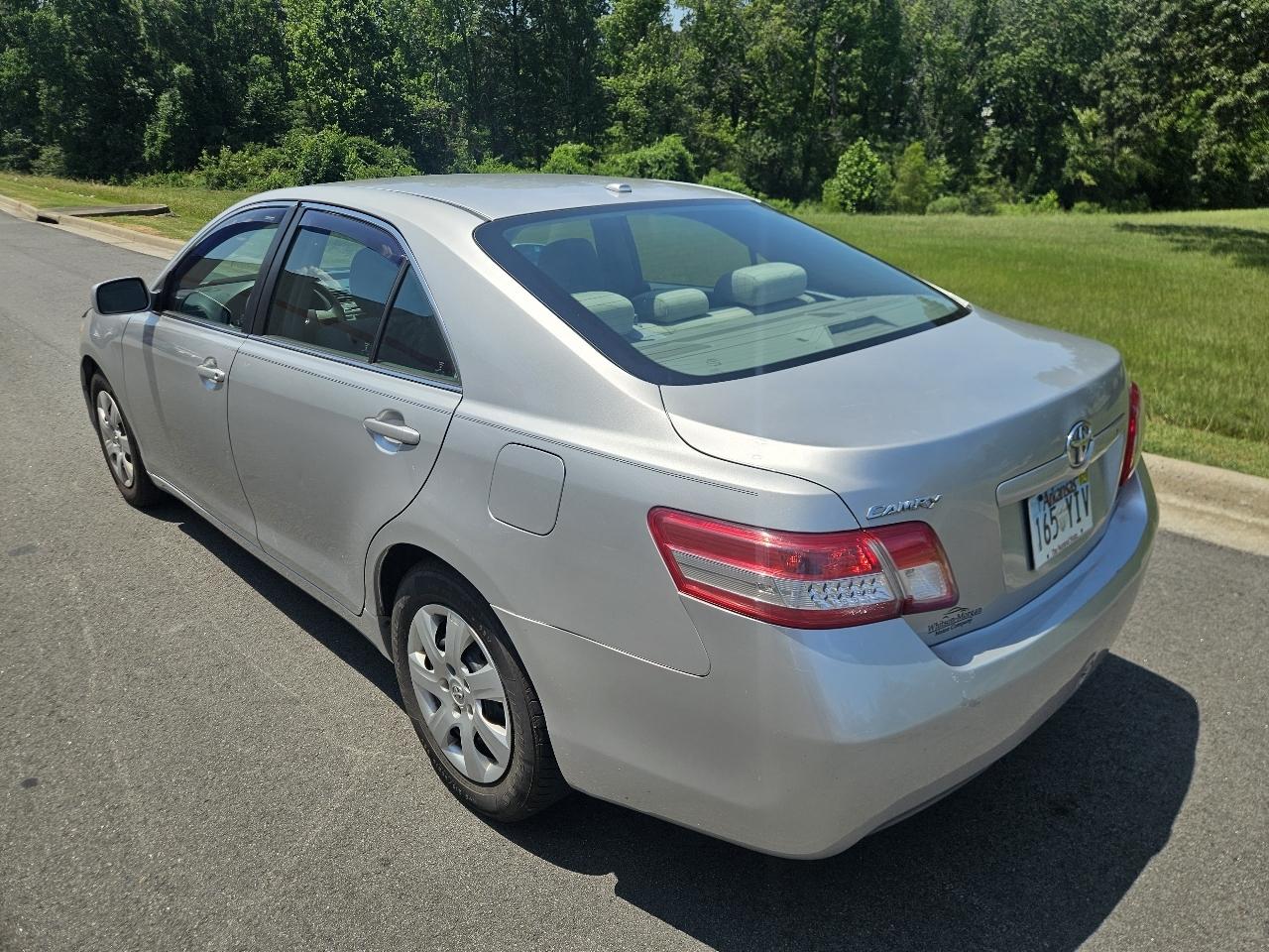 Toyota Camry 4dr Sdn I4 Man LE (Natl) 2011