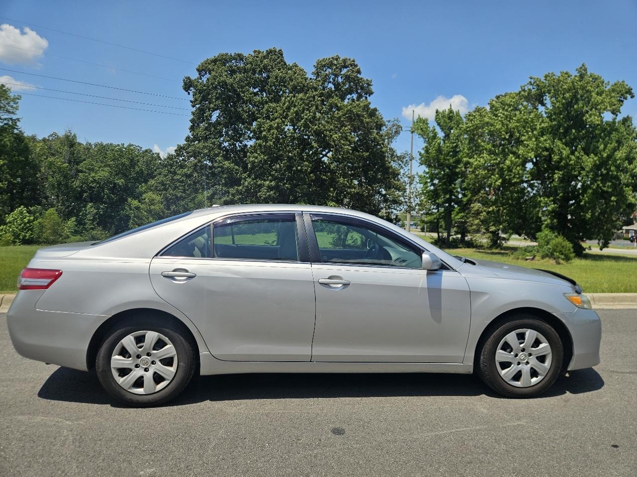 Toyota Camry 4dr Sdn I4 Man LE (Natl) 2011