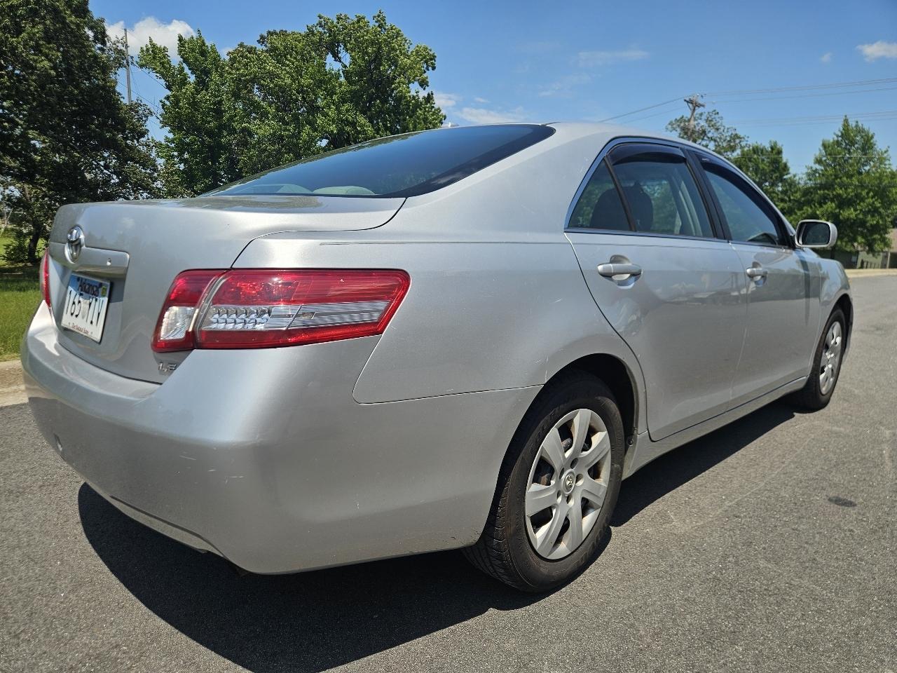 Toyota Camry 4dr Sdn I4 Man LE (Natl) 2011