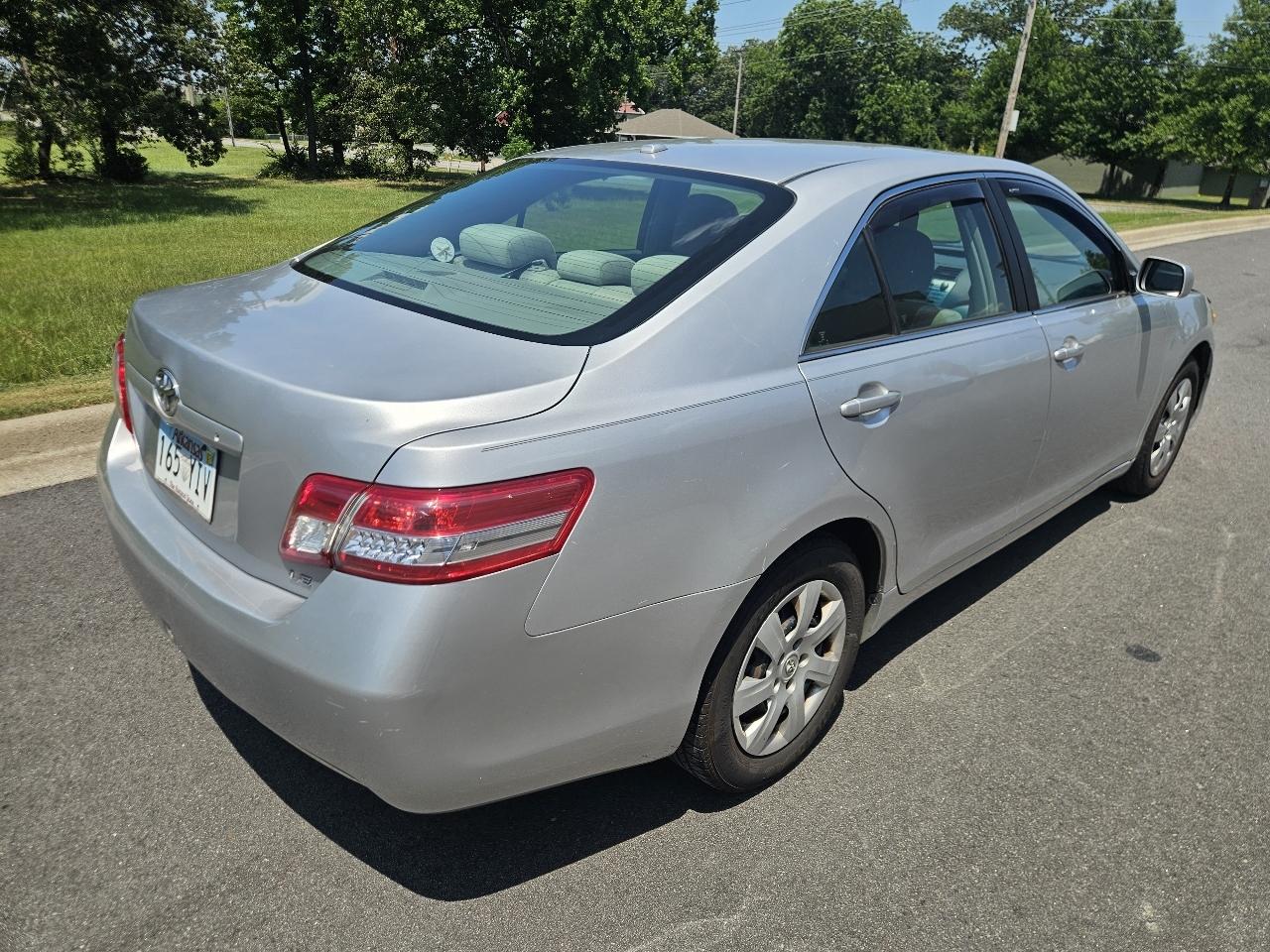 Toyota Camry 4dr Sdn I4 Man LE (Natl) 2011