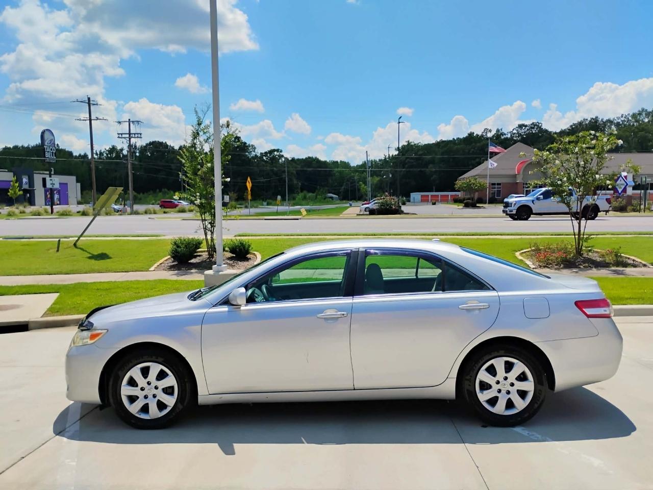 Toyota Camry 4dr Sdn I4 Man LE (Natl) 2011