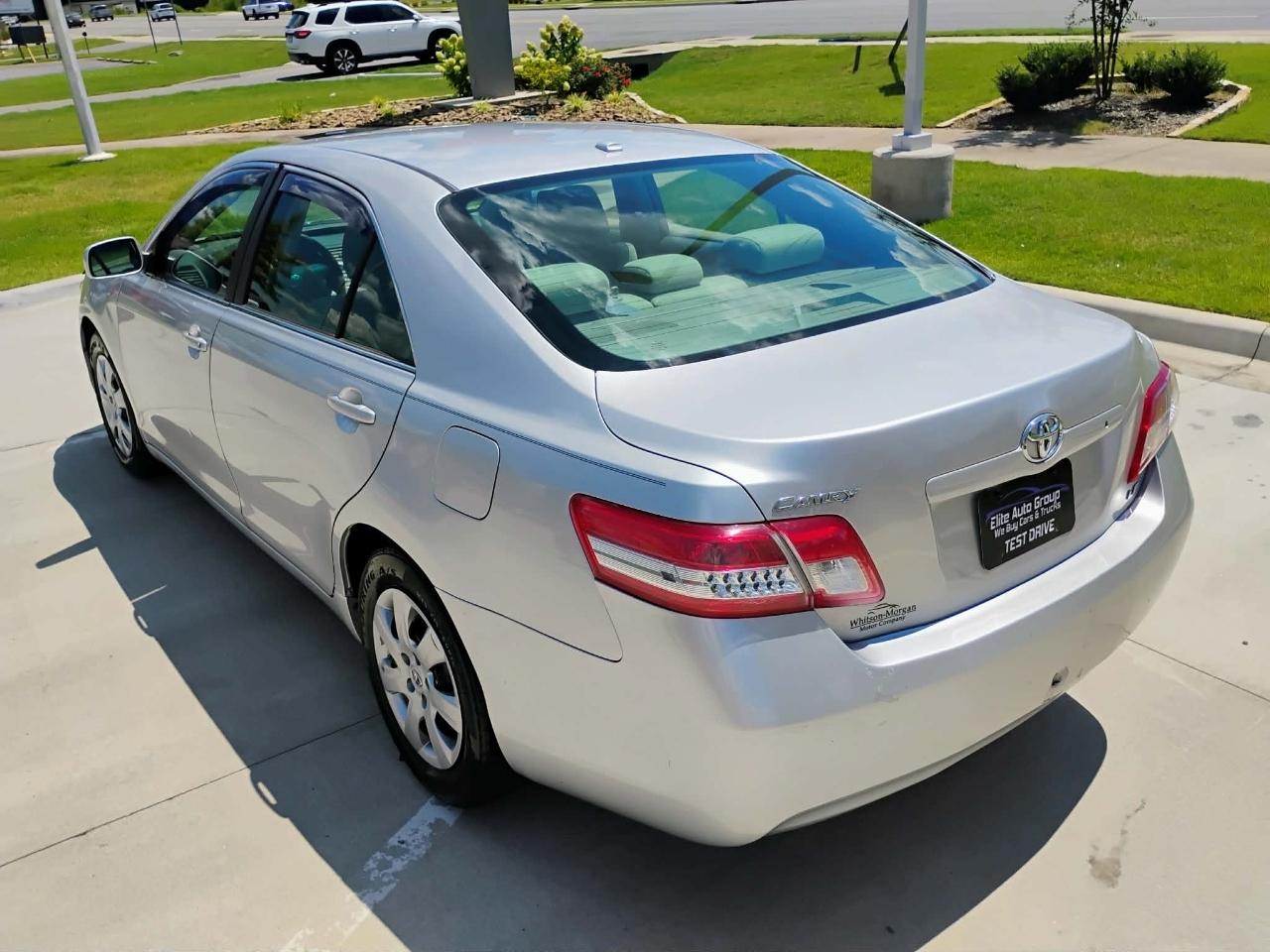 Toyota Camry 4dr Sdn I4 Man LE (Natl) 2011