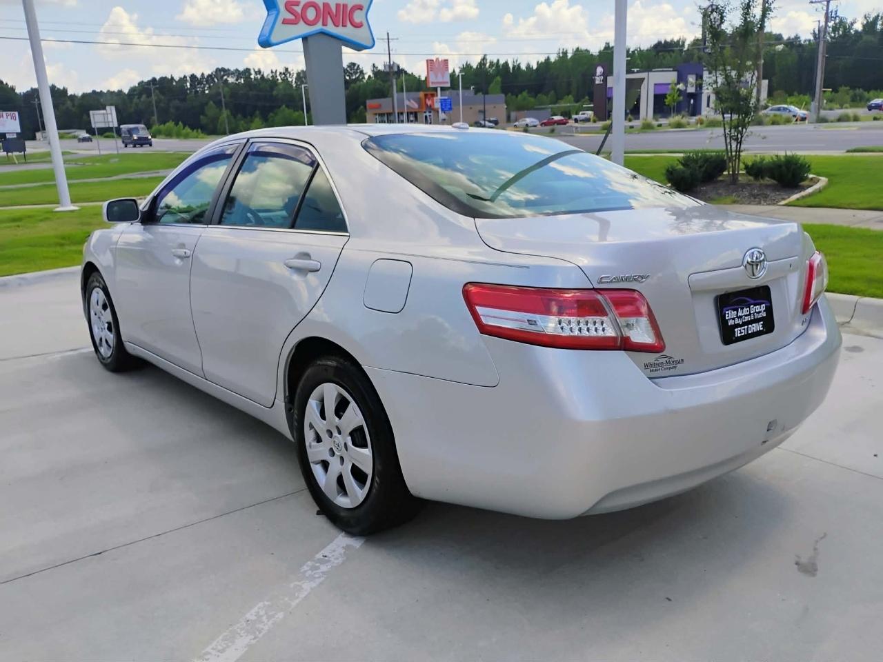 Toyota Camry 4dr Sdn I4 Man LE (Natl) 2011