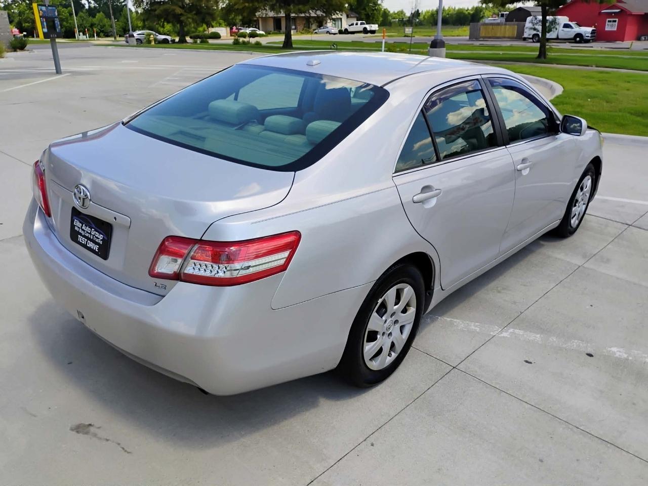 Toyota Camry 4dr Sdn I4 Man LE (Natl) 2011