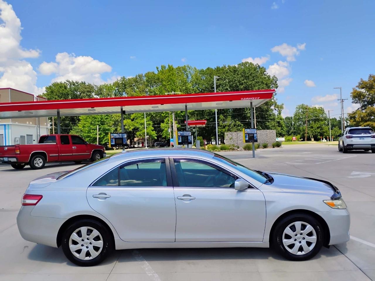 Toyota Camry 4dr Sdn I4 Man LE (Natl) 2011