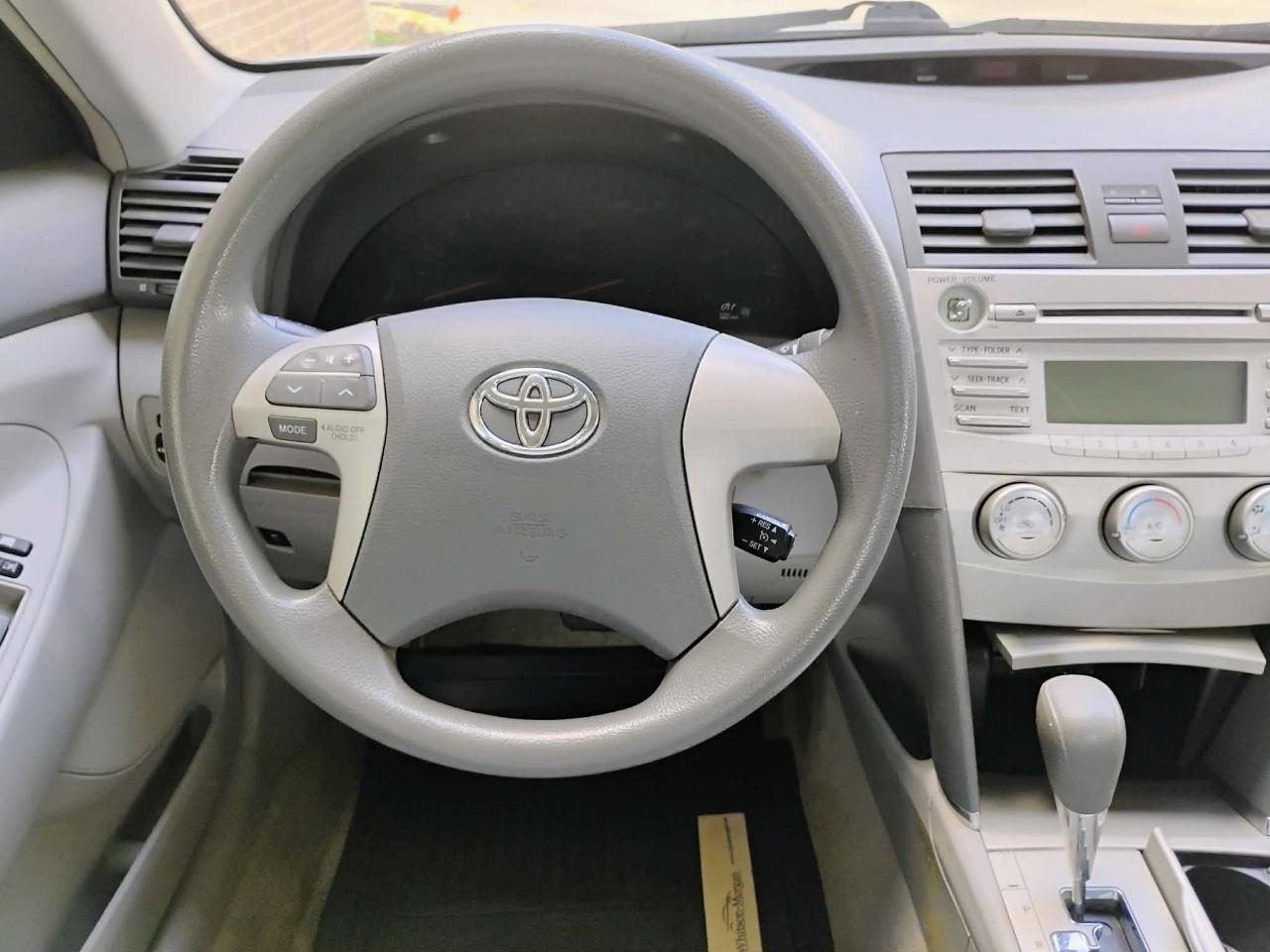 Toyota Camry 4dr Sdn I4 Man LE (Natl) 2011
