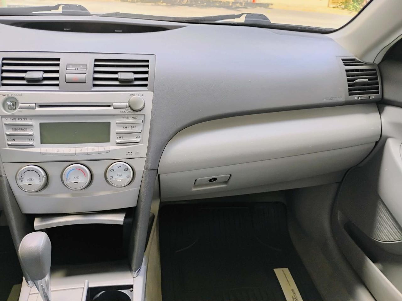 Toyota Camry 4dr Sdn I4 Man LE (Natl) 2011