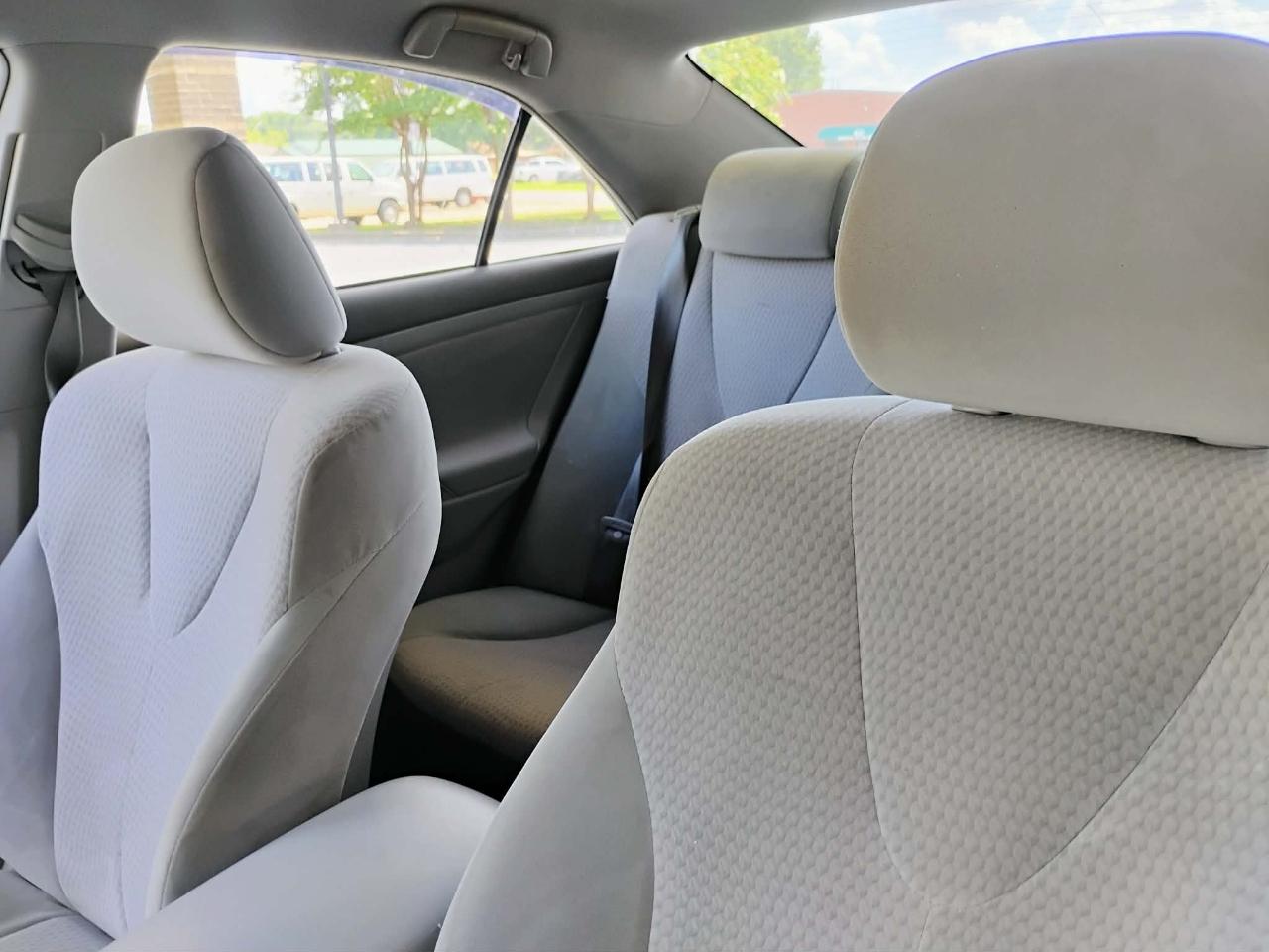 Toyota Camry 4dr Sdn I4 Man LE (Natl) 2011